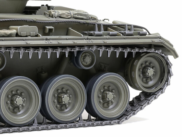 TAMIYA 35391 U.S. M24 CHAFFEE light tank 1/35