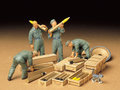 TAMIYA-35188-GERMAN-TANK-AMMO-LOADING-CREW-1-35