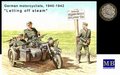 MASTER-BOX-MB3539-“LETTING-OFF-STEAM.”--GERMAN-MOTORCYCLISTS-1-35