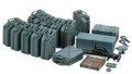 TAMIYA-35315-GERMAN-JERRY-CAN-SET-(EARLY-TYPE)-1-35